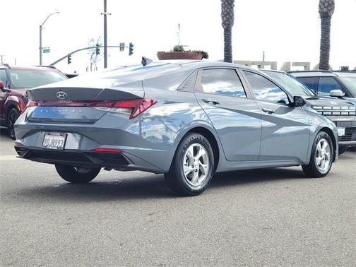 2023 Hyundai ELANTRA SE