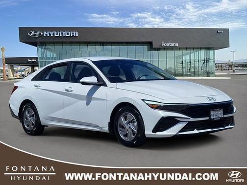 White 2025 Hyundai ELANTRA SE