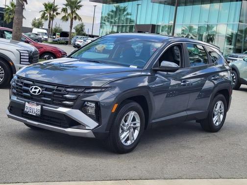 Gray 2025 Hyundai TUCSON SE