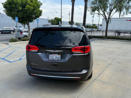 2017 Chrysler Pacifica Touring-L