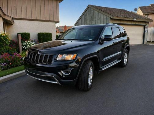 Black Forest Green Pearlcoat 2014 Jeep Grand Cherokee Laredo