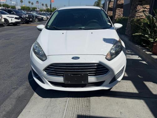 Oxford White 2014 Ford Fiesta SE
