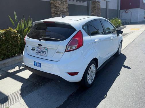 Oxford White 2014 Ford Fiesta SE