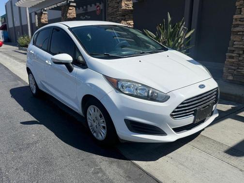 Oxford White 2014 Ford Fiesta SE