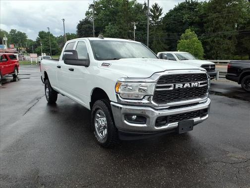 White 2024 RAM 2500 Tradesman 4x4 Crew Cab 8' Box