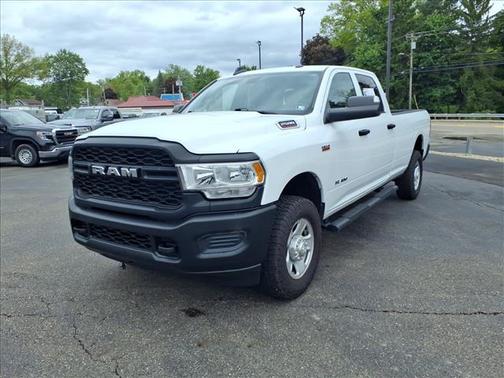 White 2022 RAM 2500 Tradesman 4x4 Crew Cab 8' Box