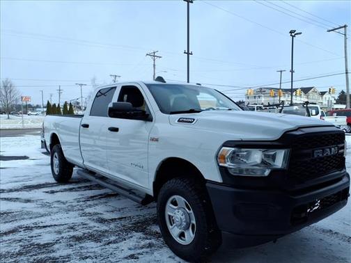 2022 RAM 2500 Tradesman 4x4 Crew Cab 8' Box