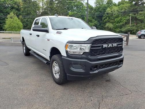 White 2022 RAM 2500 Tradesman 4x4 Crew Cab 8' Box