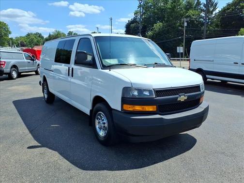 White 2018 Chevrolet Express 3500 RWD 3500 155''