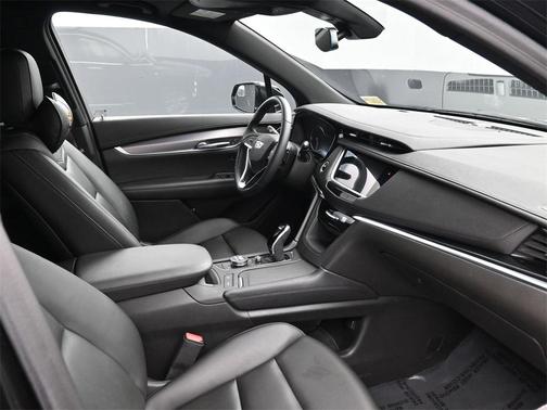 2022 Cadillac XT6 Luxury FWD