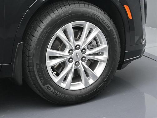 2022 Cadillac XT6 Luxury FWD