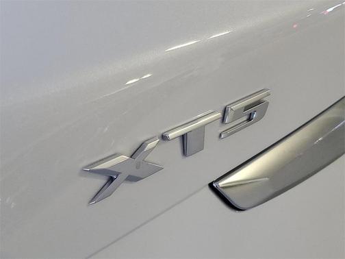 2025 Cadillac XT5 Luxury