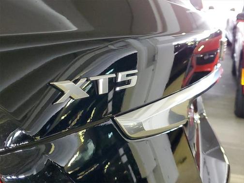 2025 Cadillac XT5 Luxury