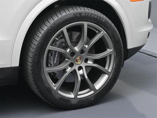 2023 Porsche Cayenne Platinum Edition
