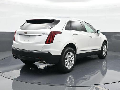 Crystal White Tricoat 2022 Cadillac XT5 Luxury