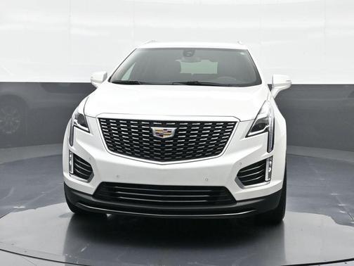 Crystal White Tricoat 2022 Cadillac XT5 Luxury