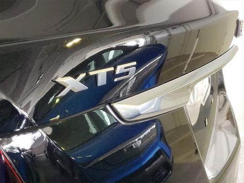 2025 Cadillac XT5 Luxury