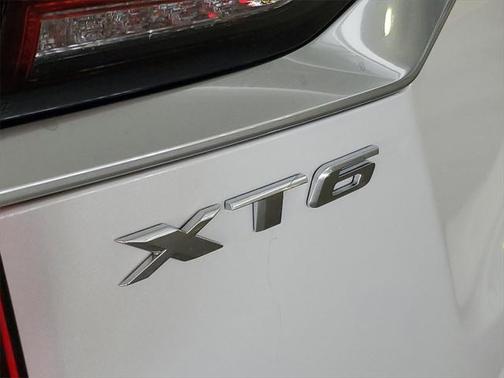 2025 Cadillac XT6 Premium Luxury FWD