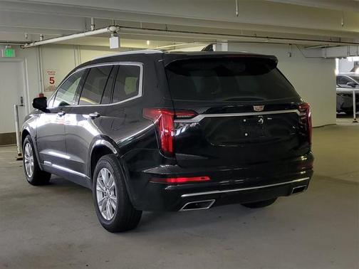 2022 Cadillac XT6 Luxury FWD