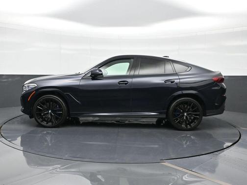 Carbon Black Metallic 2022 BMW X6 M50i