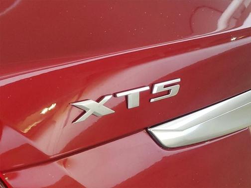 2025 Cadillac XT5 Luxury