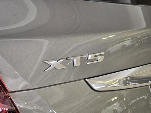 2025 Cadillac XT5 Luxury