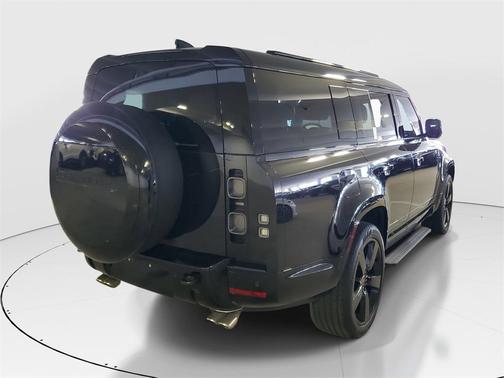 2025 Land Rover Defender V8