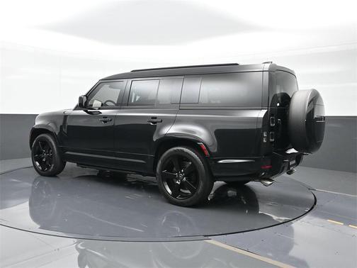 2025 Land Rover Defender V8