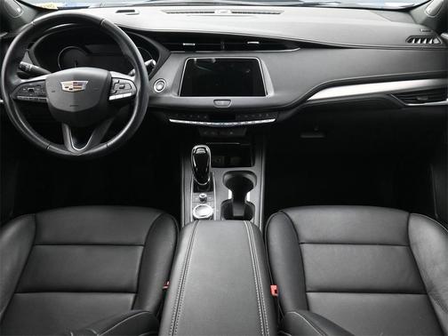 2022 Cadillac XT4 Premium Luxury