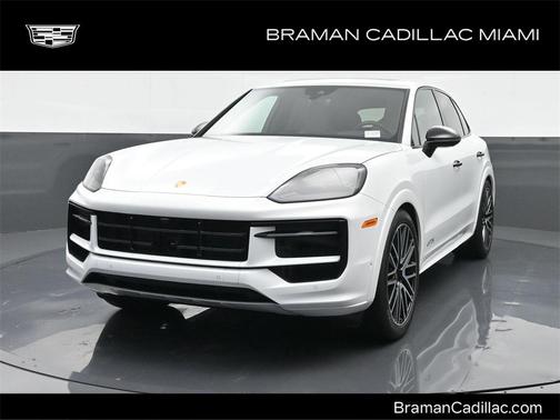 2025 Porsche Cayenne GTS