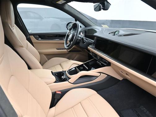 2025 Porsche Cayenne GTS