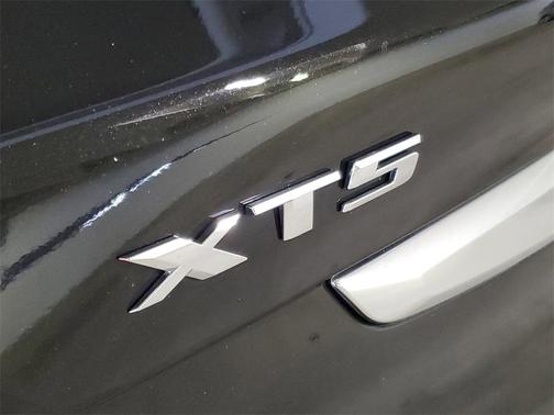 2022 Cadillac XT5 Luxury