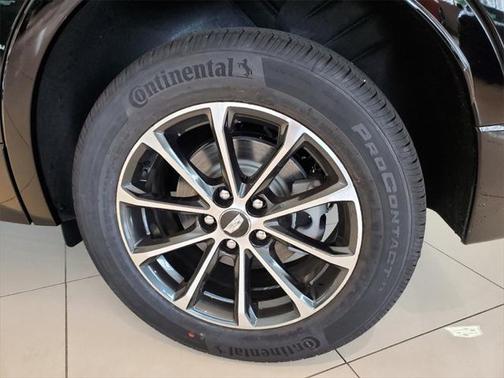 2025 Cadillac XT4 Sport