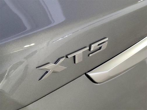 2025 Cadillac XT5 Luxury