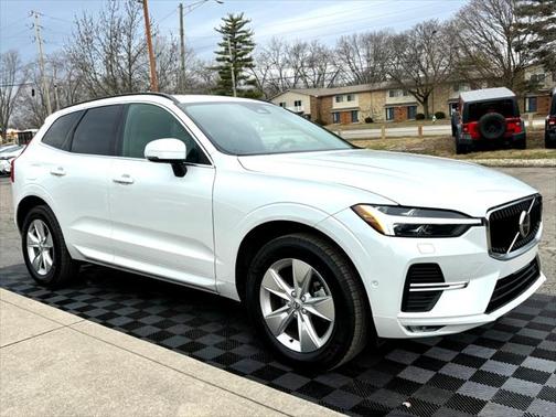 2022 Volvo XC60 B5 Momentum