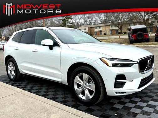 2022 Volvo XC60 B5 Momentum