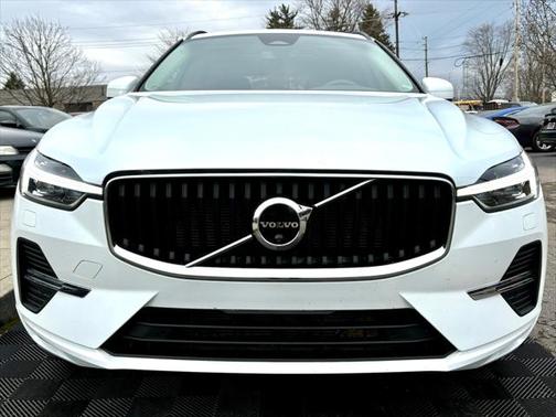 2022 Volvo XC60 B5 Momentum
