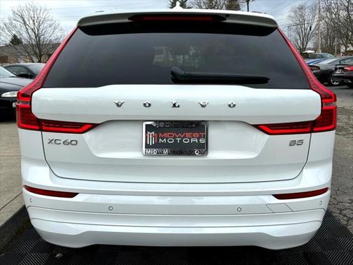 2022 Volvo XC60 B5 Momentum