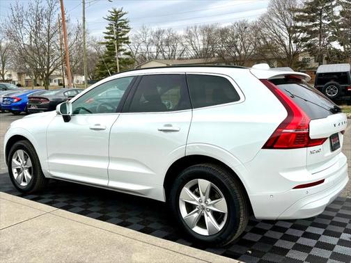 2022 Volvo XC60 B5 Momentum
