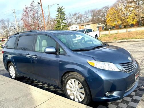 2016 Toyota Sienna XLE Premium