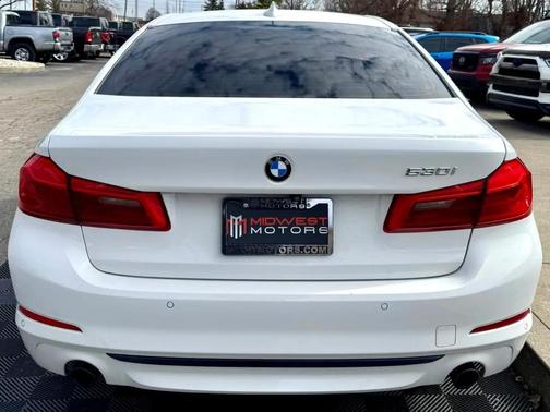 2017 BMW 530 530i Sedan