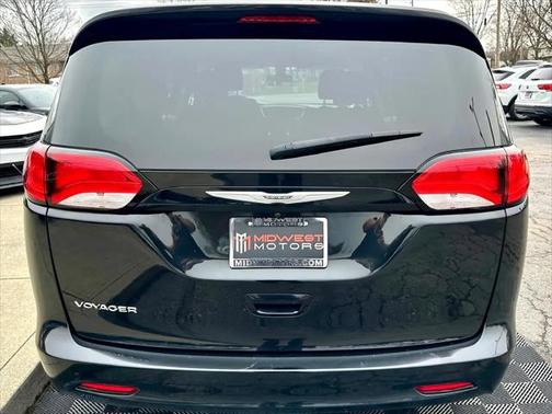 2022 Chrysler Voyager LX