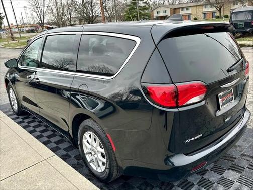 2022 Chrysler Voyager LX