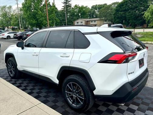 2020 Toyota RAV4 LE