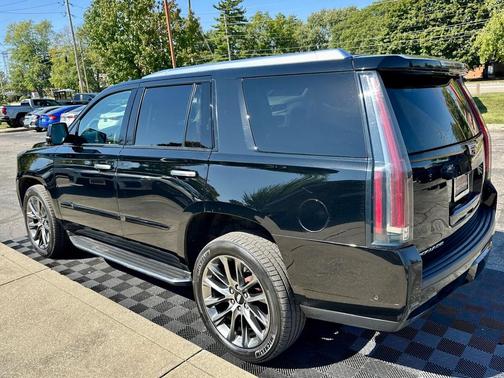 2019 Cadillac Escalade Luxury
