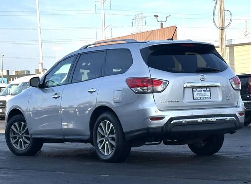 2016 Nissan Pathfinder SV