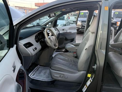 2012 Toyota Sienna XLE