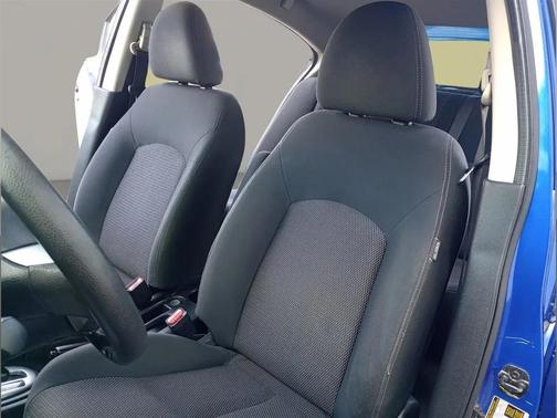 Blue 2017 Nissan Versa 1.6 SV