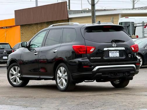 2019 Nissan Pathfinder SL