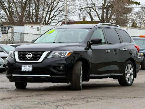 2019 Nissan Pathfinder SL